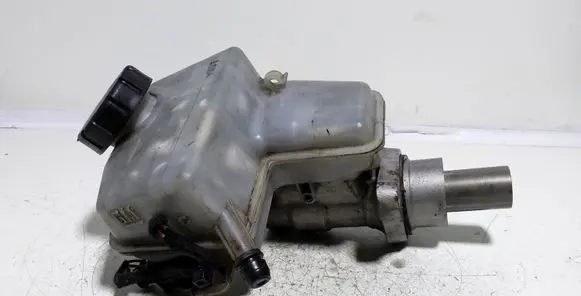 Master brake cylinder