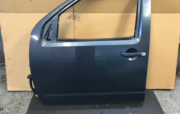Nissan Pathfinder R51 Front door