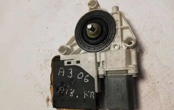 Audi A3 S3 8P Rear door window regulator motor 130822263