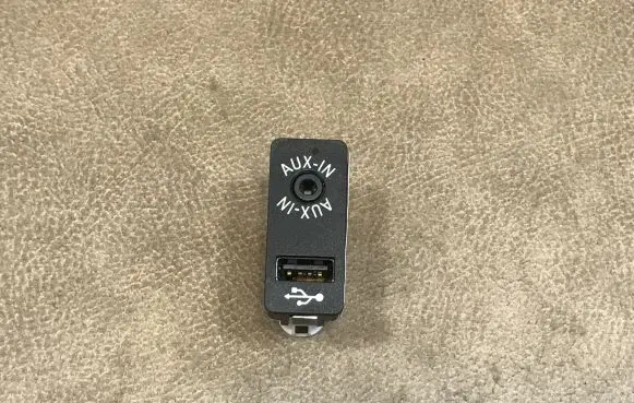 BMW 5 F10 F11 AUX in-socket connector 9237654