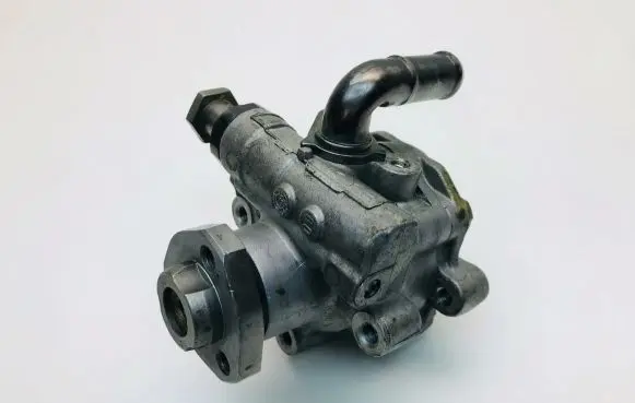 Volkswagen Golf IV Power steering pump 1J04221541A