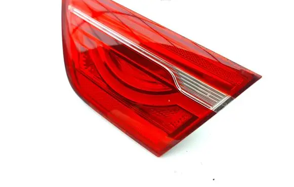 Jaguar XE Tailgate rear/tail lights