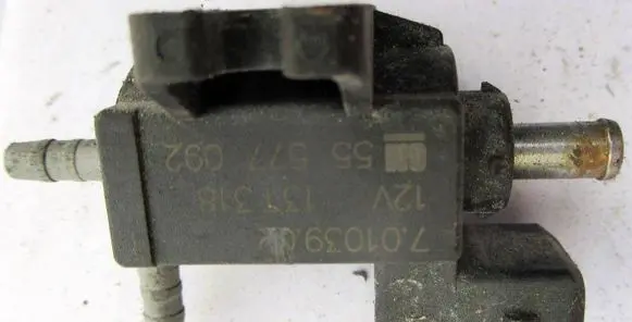Opel Zafira C Vacuum valve 55577092