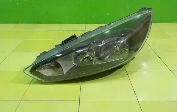 Ford Focus Headlight/headlamp F1EB13W030SD XP213