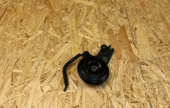 Toyota Yaris XP210 Horn signal 86560K0020