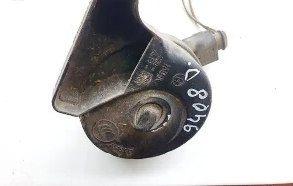 Volkswagen PASSAT B7 Horn signal e30055307