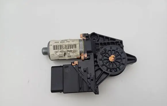 Volkswagen PASSAT B5 Rear door window regulator motor 3B9839751AT 101439202 0130821697