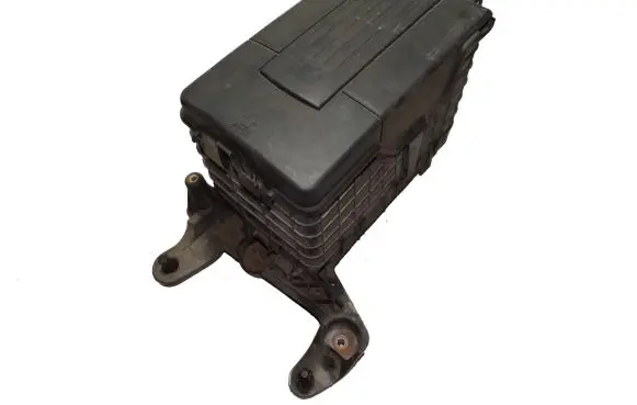 Volkswagen PASSAT B6 Battery tray 1K0915333C