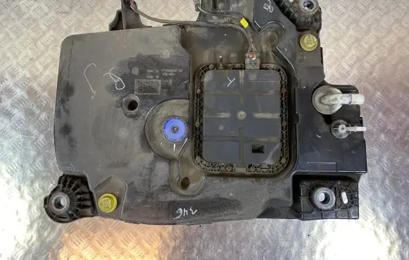 DS Automobiles 7 Crossback AdBlue liquid reservoir P10005919