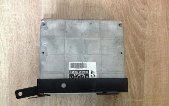 Toyota Avensis T250 Engine control unit/module 8966105690
