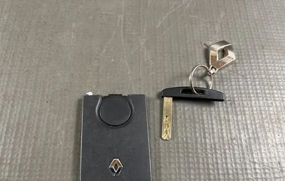 Renault Captur Ignition key/card 0240172020