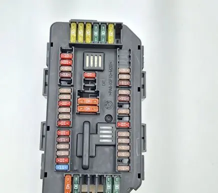 BMW 1 F20 F21 Fuse box set 6114V7 19098000001 736764