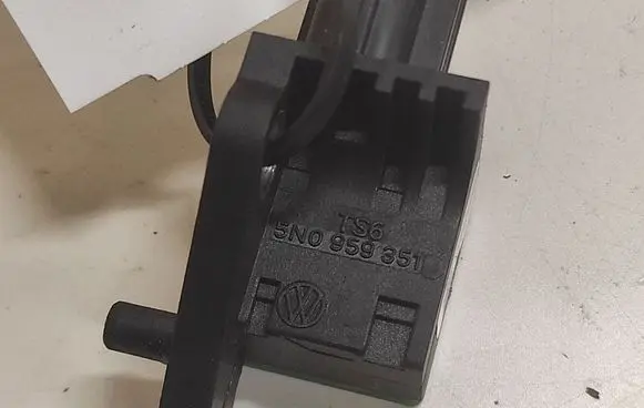 Volkswagen PASSAT B6 Airbag deployment crash/impact sensor 5N0959351 35081506 23880319D2