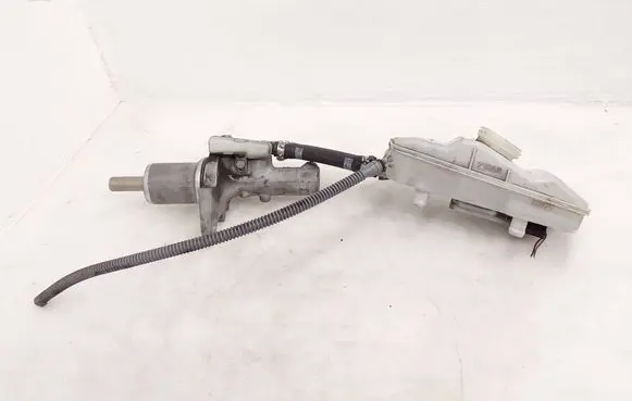 Mercedes-Benz Vito Viano W639 Master brake cylinder 0204024727 A6394300102