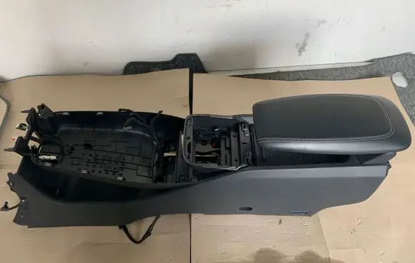 Ford Mustang V Center console 