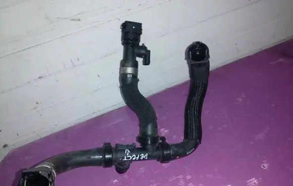 Peugeot 208 Engine coolant pipe/hose 700