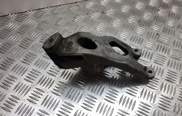 Audi A4 S4 B8 8K Engine mounting bracket 8K0199307