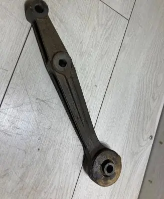 Toyota Hilux (AN10, AN20, AN30) Gearbox mounting bracket
