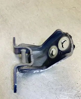 Nissan Qashqai Front door upper hinge