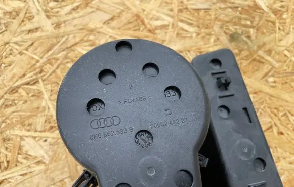 Cup holder front