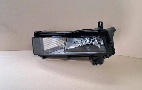 Volkswagen Touran II Front fog light 5TA941661