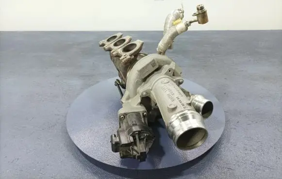 BMW M3 Turbo system vacuum part 8054873