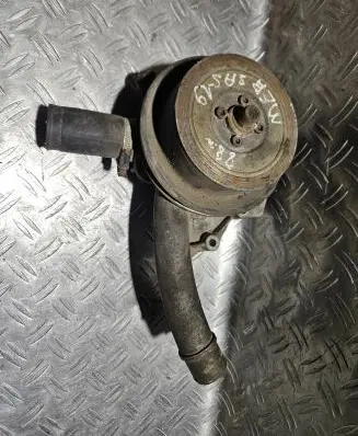 Mercedes-Benz 190 W201 Water pump