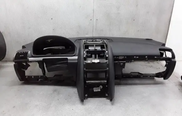 Peugeot 407 Dashboard FA9496ZD