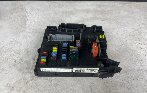Volvo XC70 Fuse module 8676391