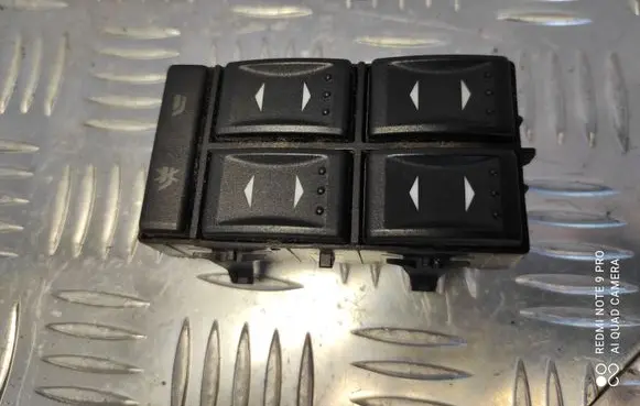 Ford Mondeo Mk III Electric window control switch 03163452 1S7T14A132BE