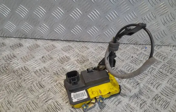 Volvo XC70 Front door lock 30663043