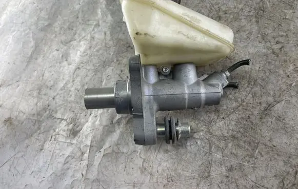 Mercedes-Benz S W221 Master brake cylinder A2214300002