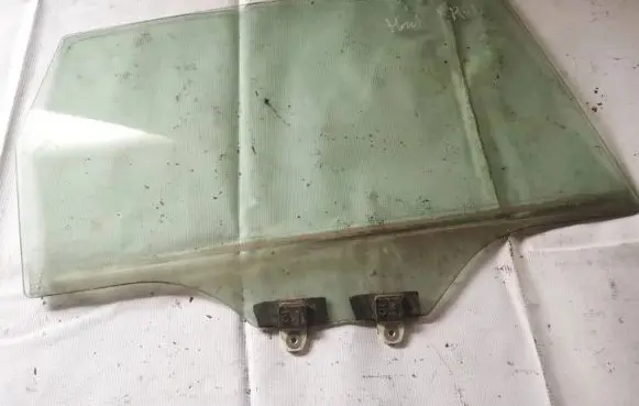 Honda FR-V Rear door window glass as2