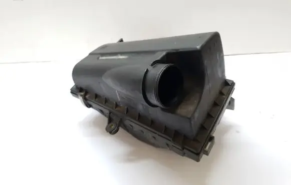 Mitsubishi Carisma Air filter box MB957382