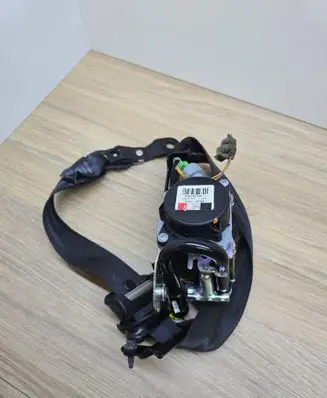 Volvo V60 Front seatbelt 616155700