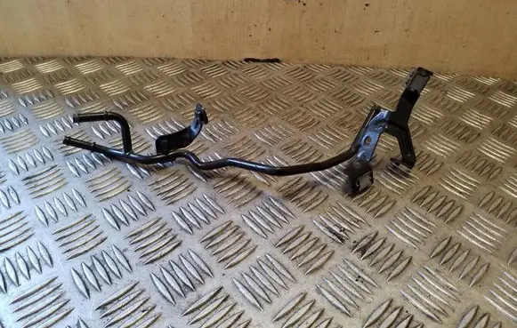Volkswagen PASSAT B8 Engine coolant pipe/hose 04L121070AB