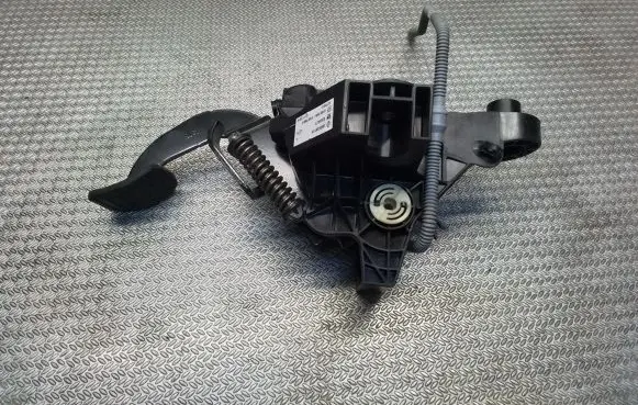 Renault Trafic III (X82) Clutch pedal 465033911R 93459472 81007095