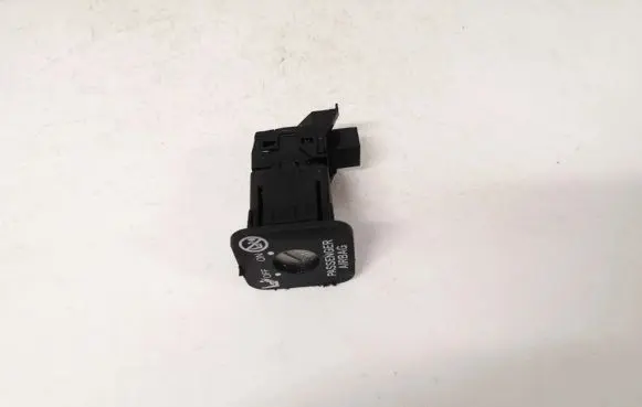 Toyota Avensis T270 Passenger airbag on/off switch 
