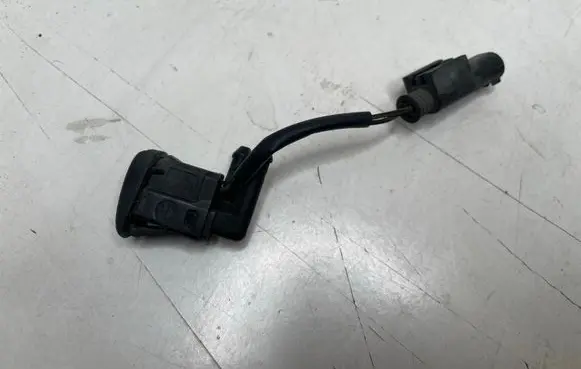 BMW 5 E39 Windshield washer spray nozzle 8361042