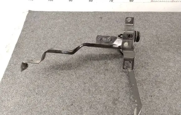 Mercedes-Benz C W204 Headlight/headlamp mounting bracket 204620593 0810AA