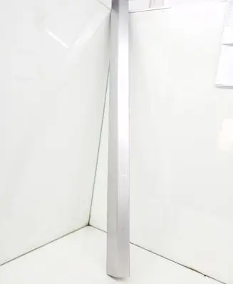 Trunk door license plate light bar