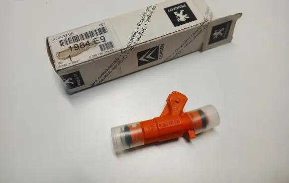 Peugeot 207 Fuel injector 0280156034