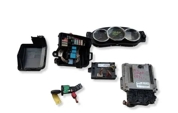 Dacia Logan II Engine control unit/module 237102213R