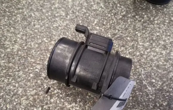 Renault Megane III Mass air flow meter 8200682558B 5WK97021 8200702517