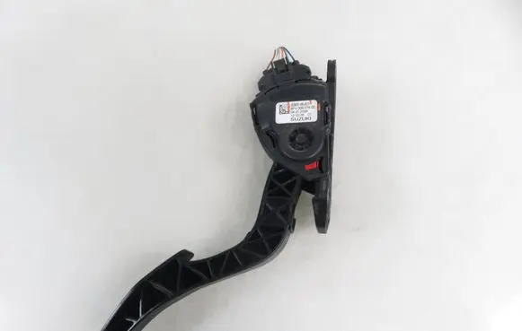 Suzuki Grand Vitara II Accelerator throttle pedal I590065J01 6PV00907400