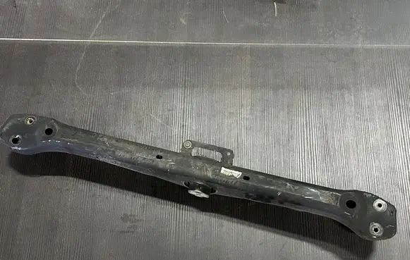 Gearbox mounting bracket