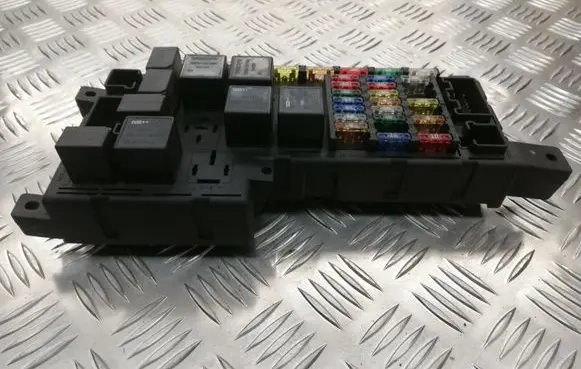 Volvo S60 Fuse module 518787205