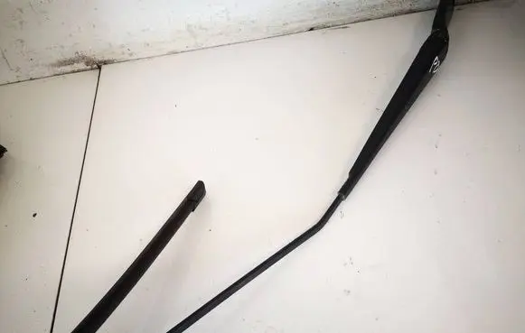 Volvo V50 Front wiper blade arm 30699998