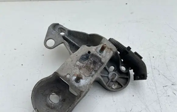 Audi A4 S4 B6 8E 8H Engine mounting bracket 8E0199352F