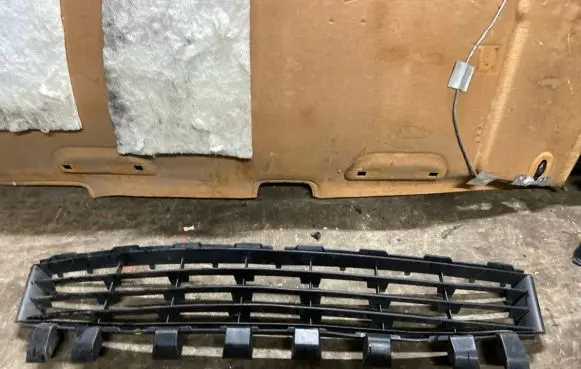 Renault Megane II Front bumper lower grill 8200412379